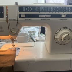 Singer Sewing Machine 