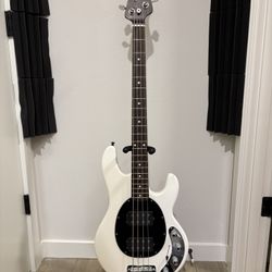 Ernie Ball Music Man Stingray 4 HH 2014 Limited Edition All Rosewood Neck and Fretboard - White