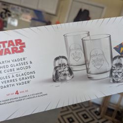 Williams Sonoma Star Wars Glass Set