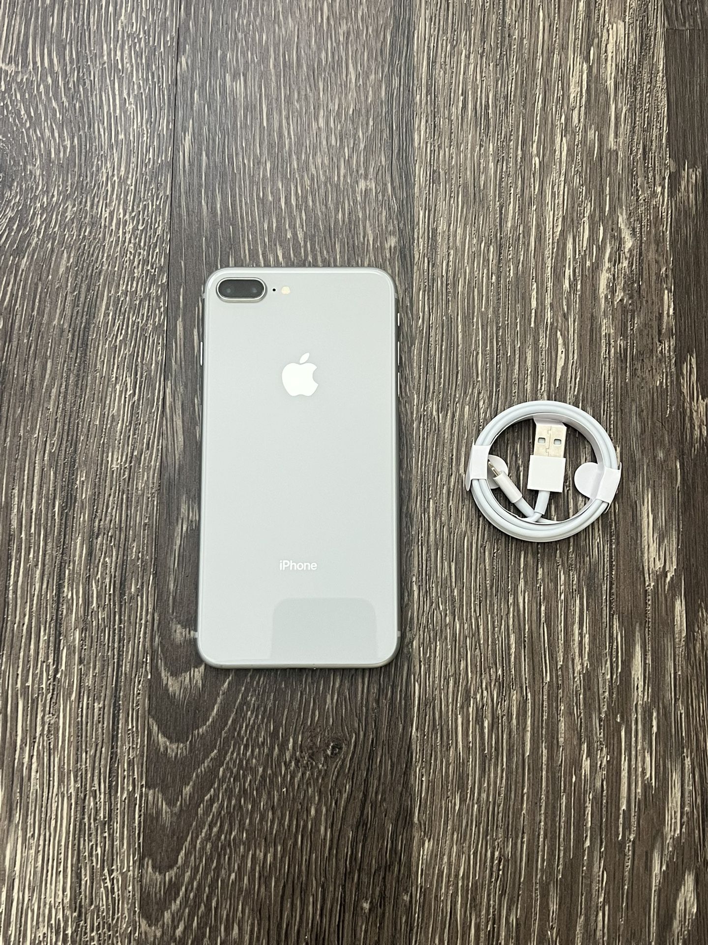 iPhone 8 Plus Silver UNLOCKED FOR ANY CARRIER!