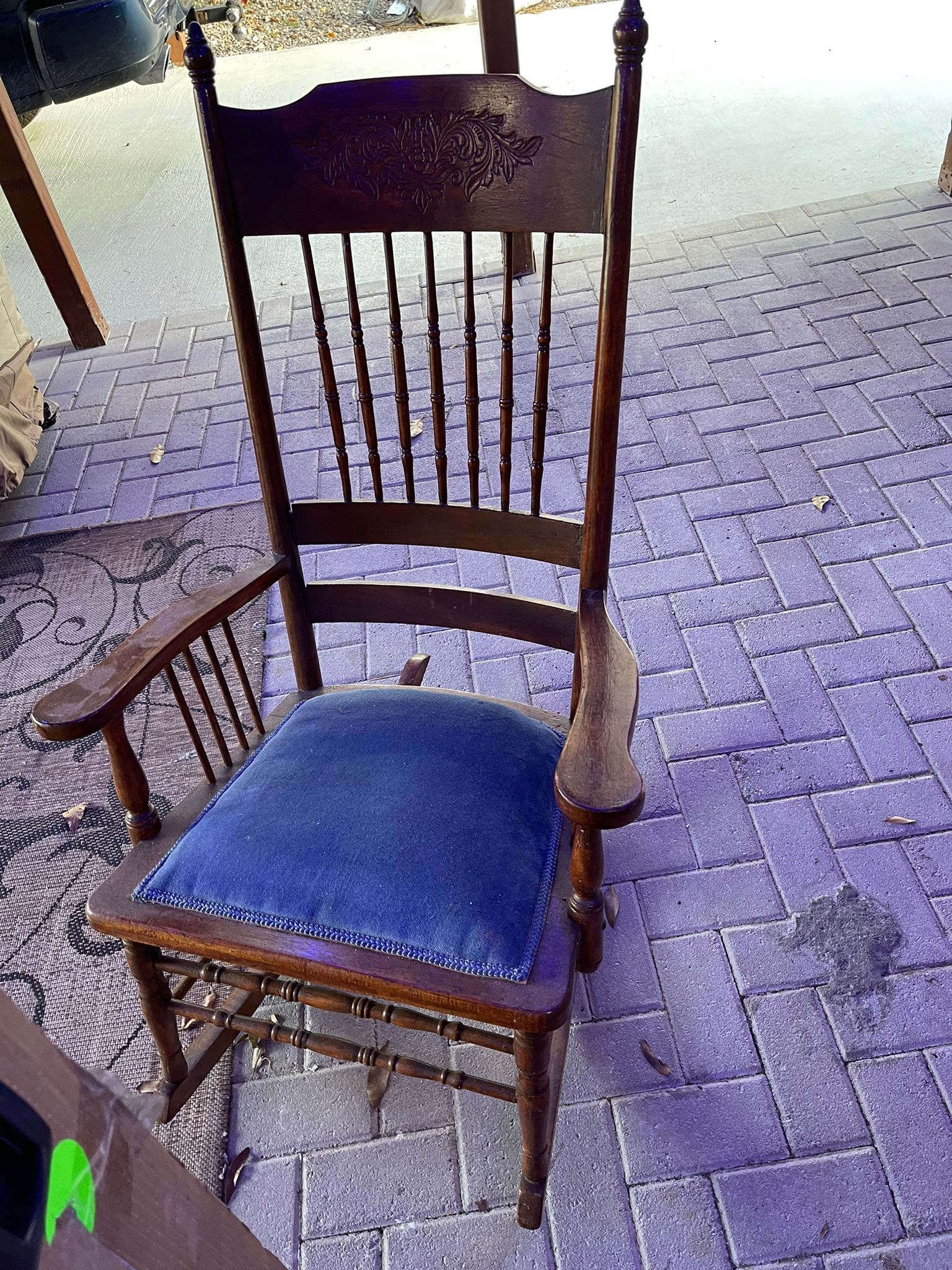 Rocking Chair With Padding 