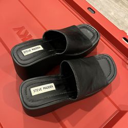 Steve Madden Black Leather Platforms (Size8)