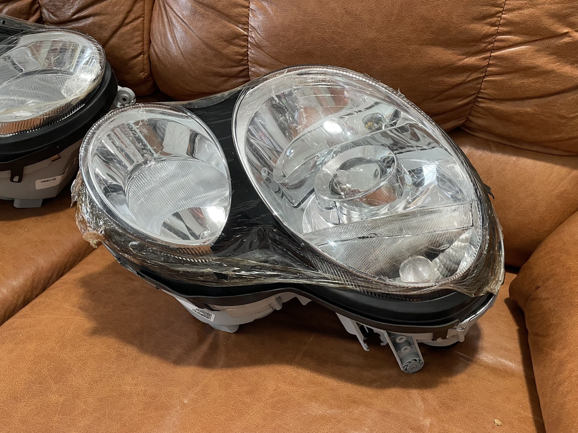 Mercedes E320 Front Sides Headlight
