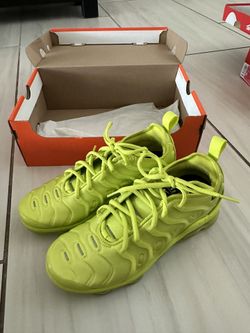 woman’s money air running shoes size 8