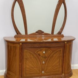 Luxury King Bedroom Set – Full 5-Piece Collection – Excellent Condition