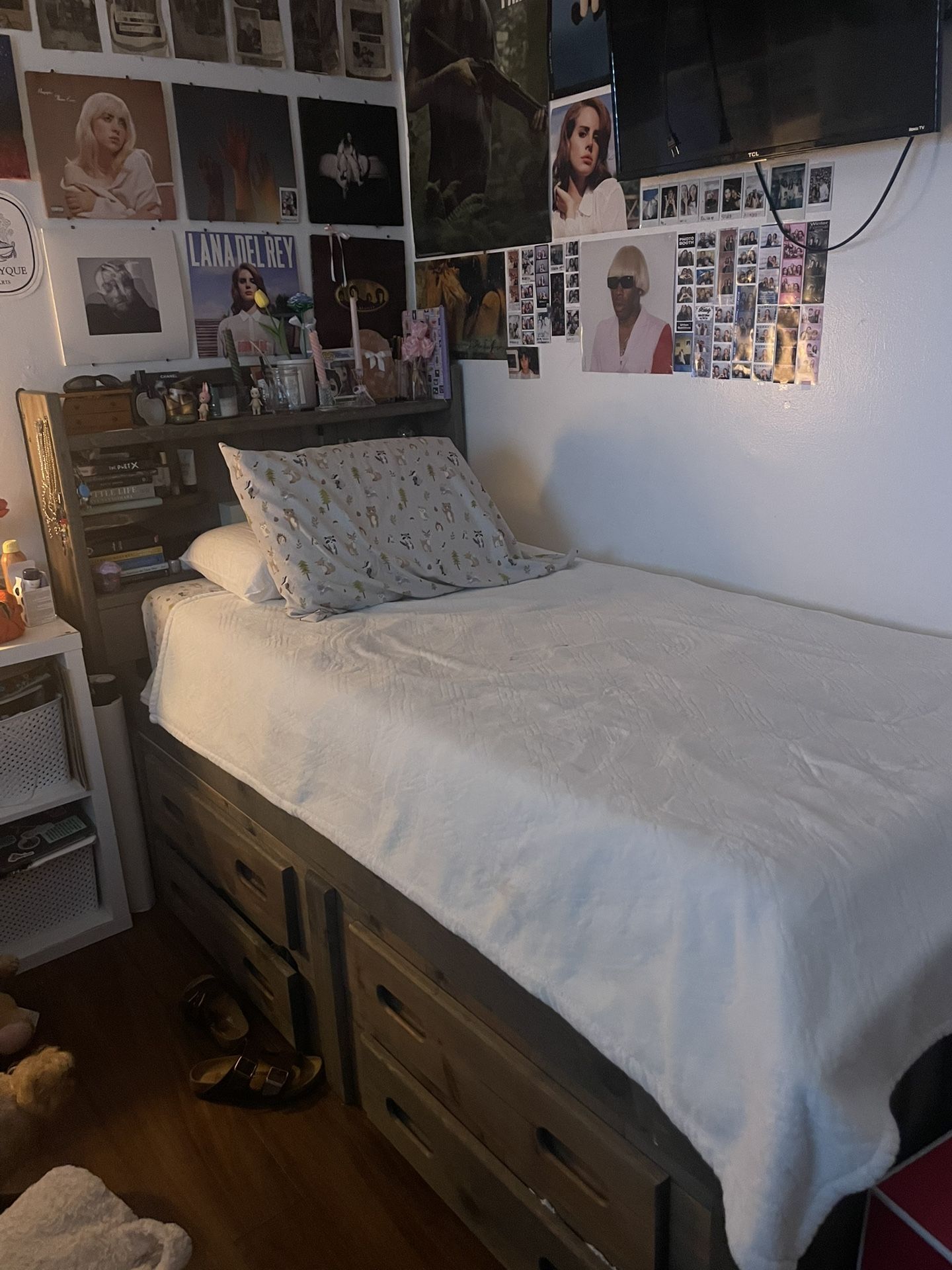 Twin bed