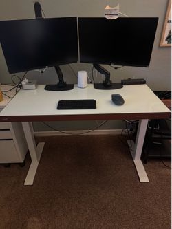 Seville Classics Airlift Electric Standing Desk