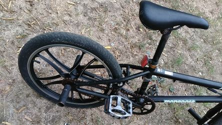 Mongoose mode 20 inch bike hot sale