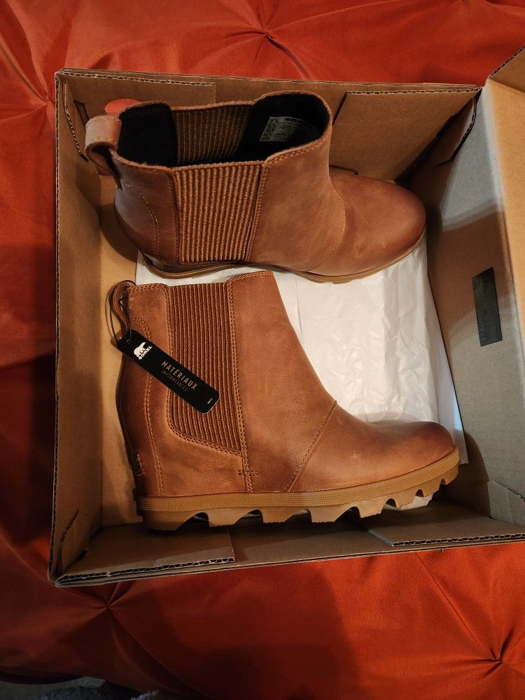 Brand NEW Joan Rhasposdy Sorel