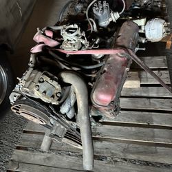 Running Mopar 318 Engine