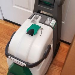 NEW BISSEL SHAMPOO CARPET CLEANING SOLUTION SYSTEM   , AMAZING SUCTION  , WORKS EXCELLENT  , IN THE BOX 