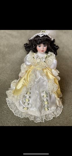 Beautiful Authentic Prorcelin Doll