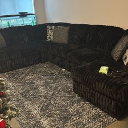 Black Couch Paid 4000 Want 2000 Or Best Offer Lemme Know 