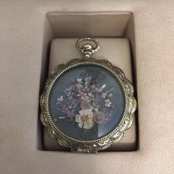 Vintage Goldtone Dried Flowers Encased Locket 2 3/4”