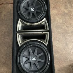 2 10s Kickers And Box Subwoofer 