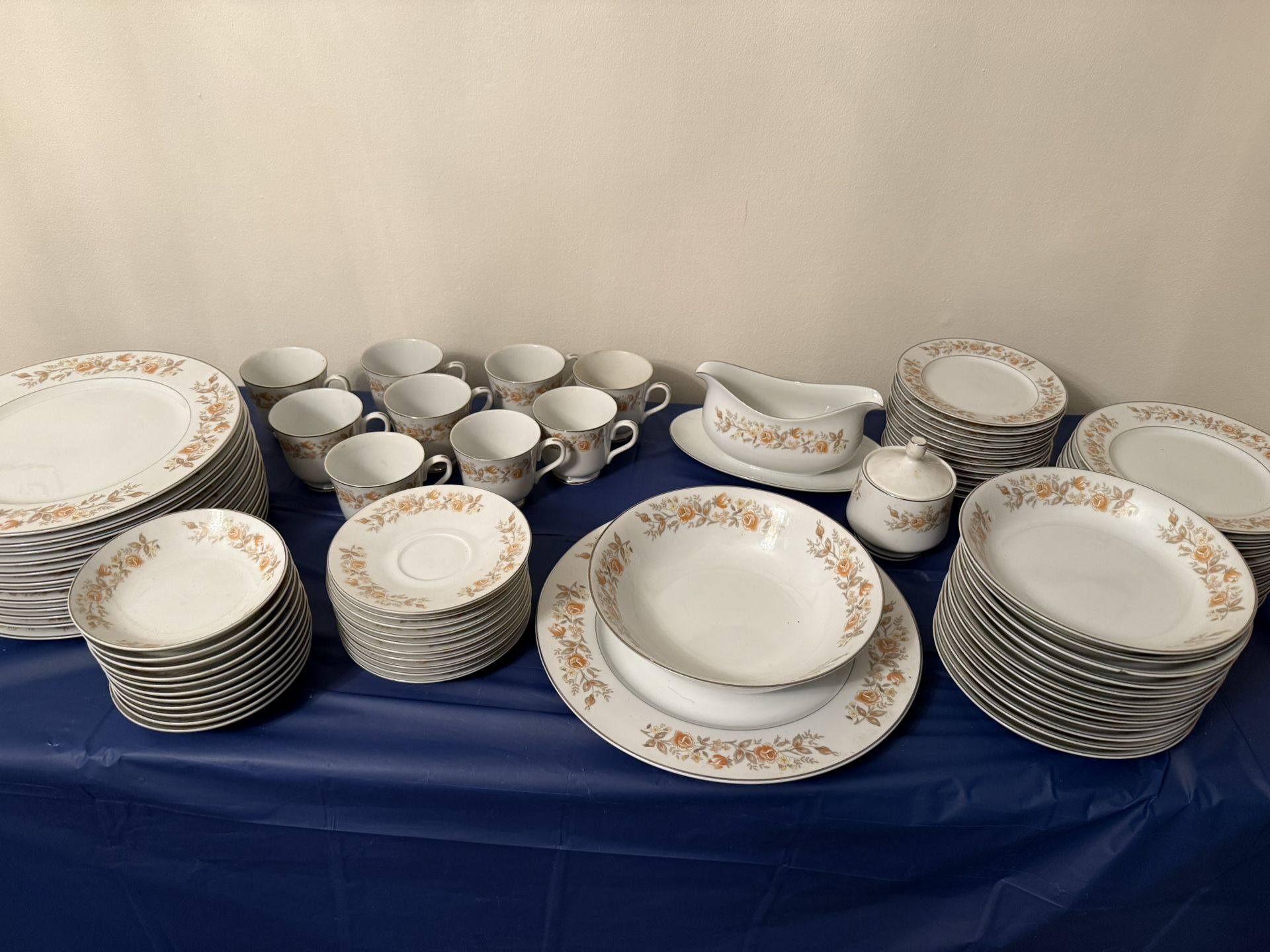 VINTAGE CARLTON FINE CHINA ROSEALYN 86PCS DINNERWARE DISH SET WITH SERVING PIECES