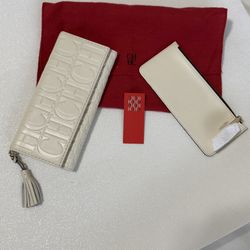 NWOT Carolina Herrera White Leather CHCH handcrafted with removable coin wallet