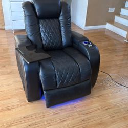 Fully Reclining Lazyboy Reclining Chair With LED