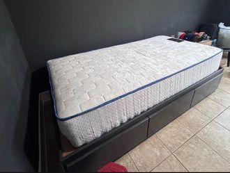 Twin mattress