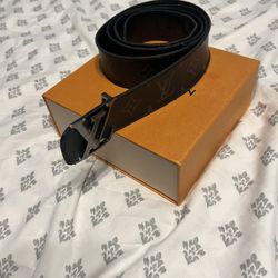 Luis Vuitton Belt Size 40 