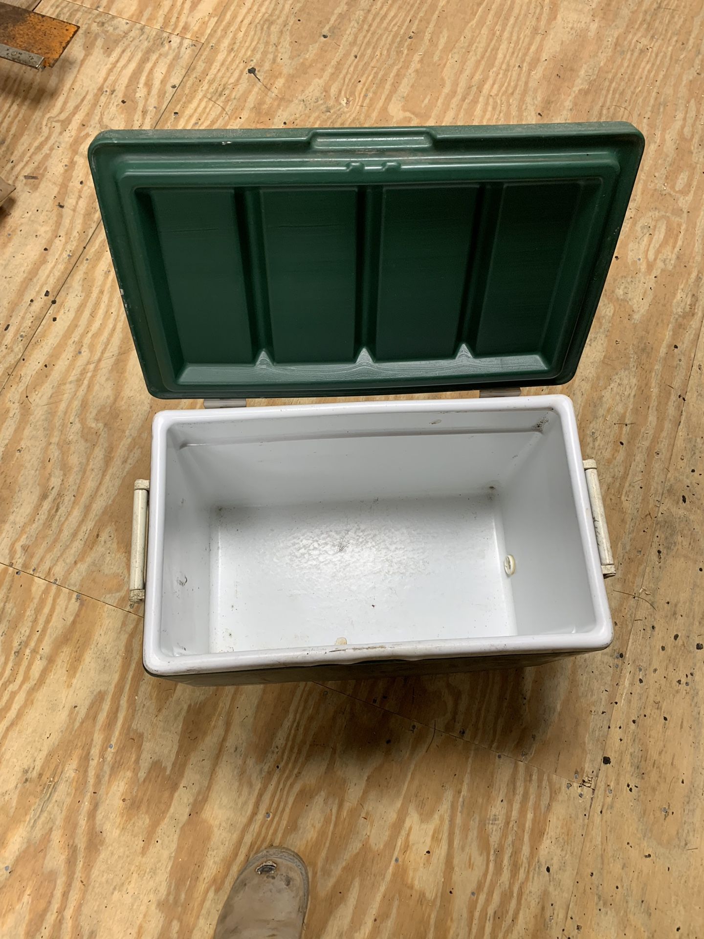Vintage Coleman Cooler works great