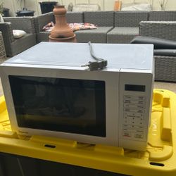 Magic Chef Microwave 