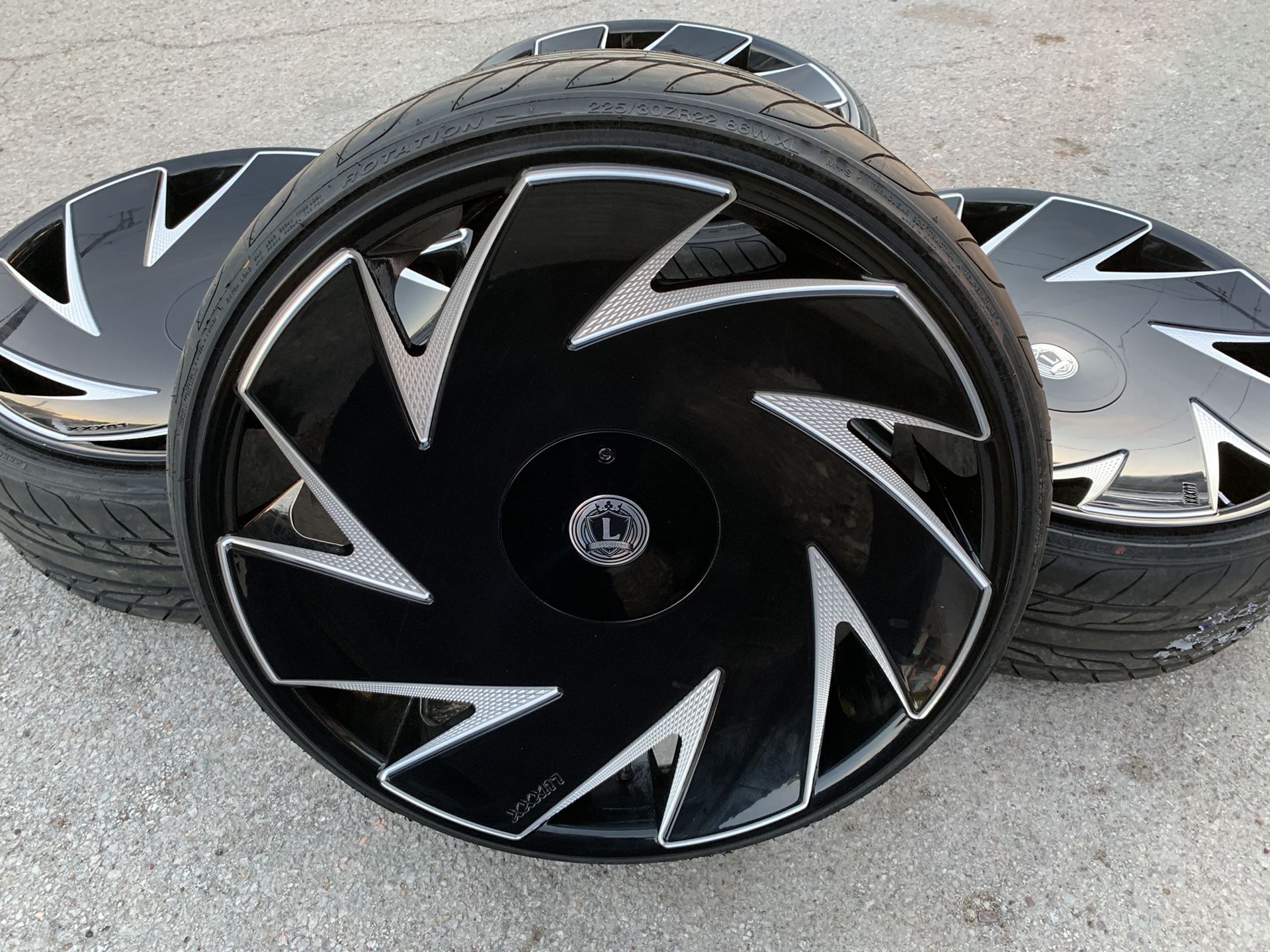 NEW 22” Luxx Rims and Tires 5 Lug Universal Wheels 22s 22 inch Rines CALL(2I4)742O77O Easy