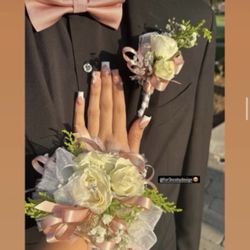 Corsage Sets And Boutineers