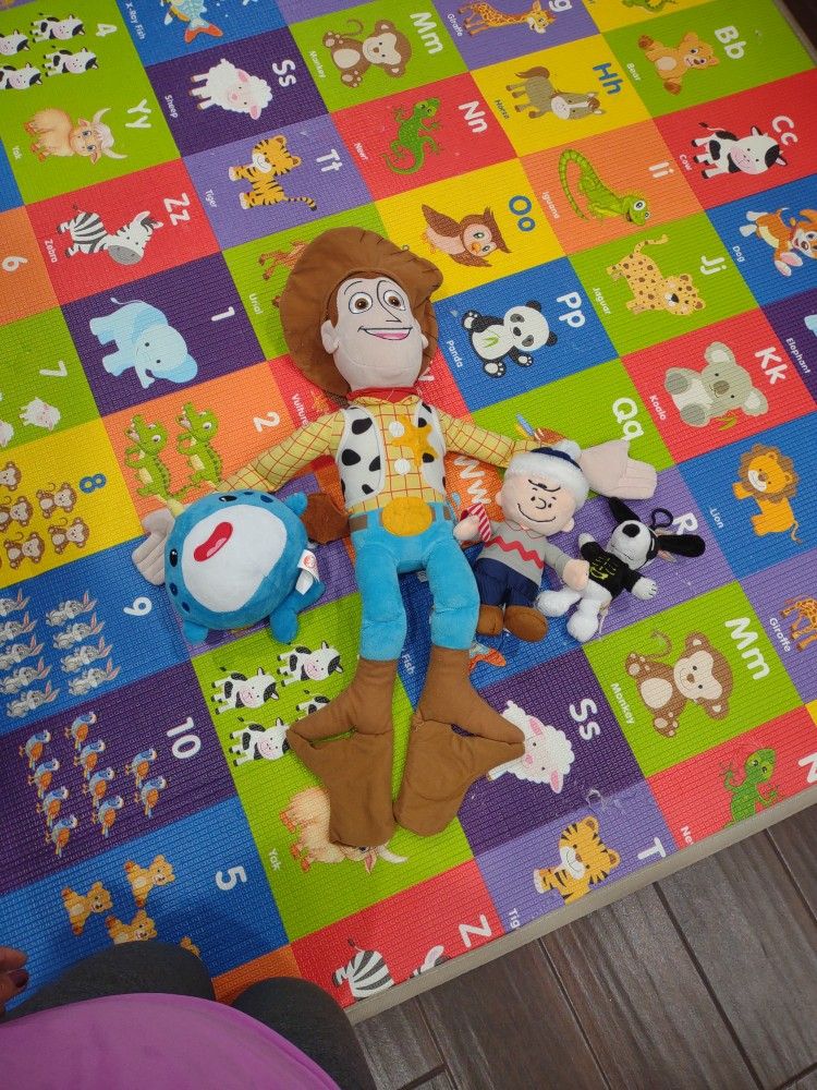 4 Plushies - Woody, Peanuts And shark