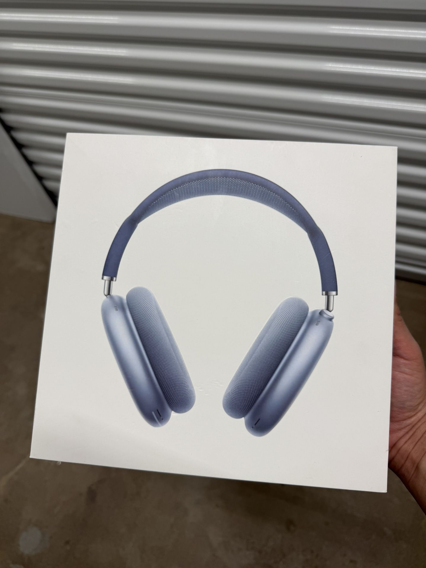AirPods Max With Smart Case
