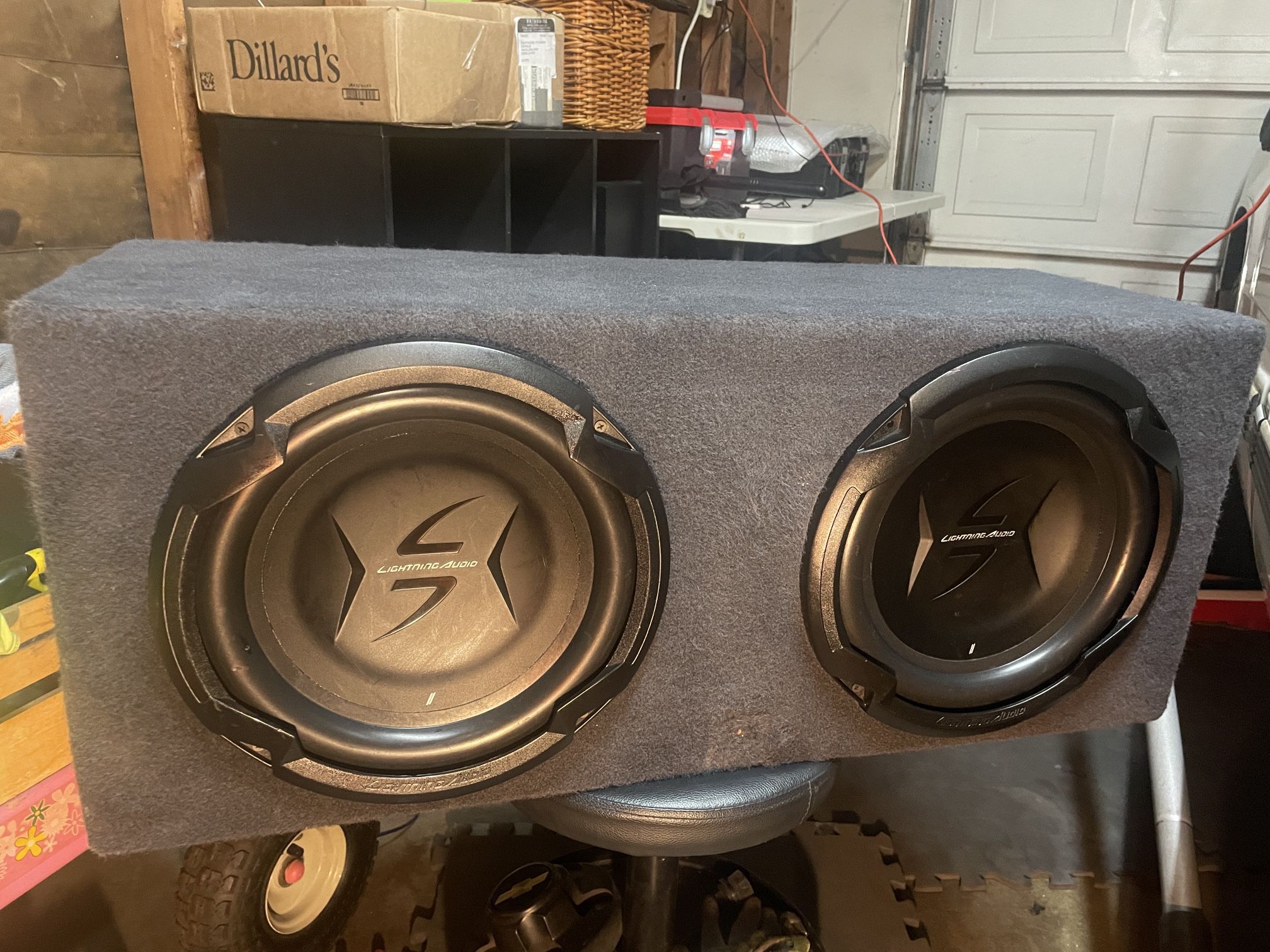 2 12's In Sealed Box With 3000 Watt Amp