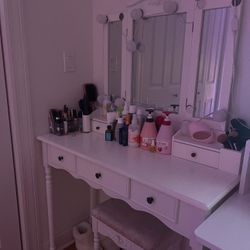 Make Up Table