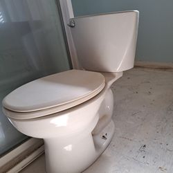 White Tub And Toilet - Come And Grab Them Both For $50!