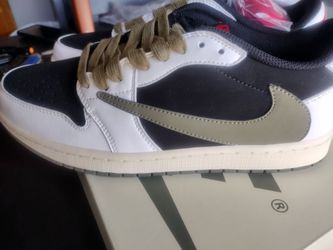 Size 8.5 & 10 available