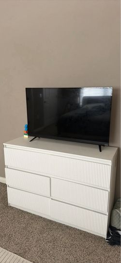 Tv & dresser