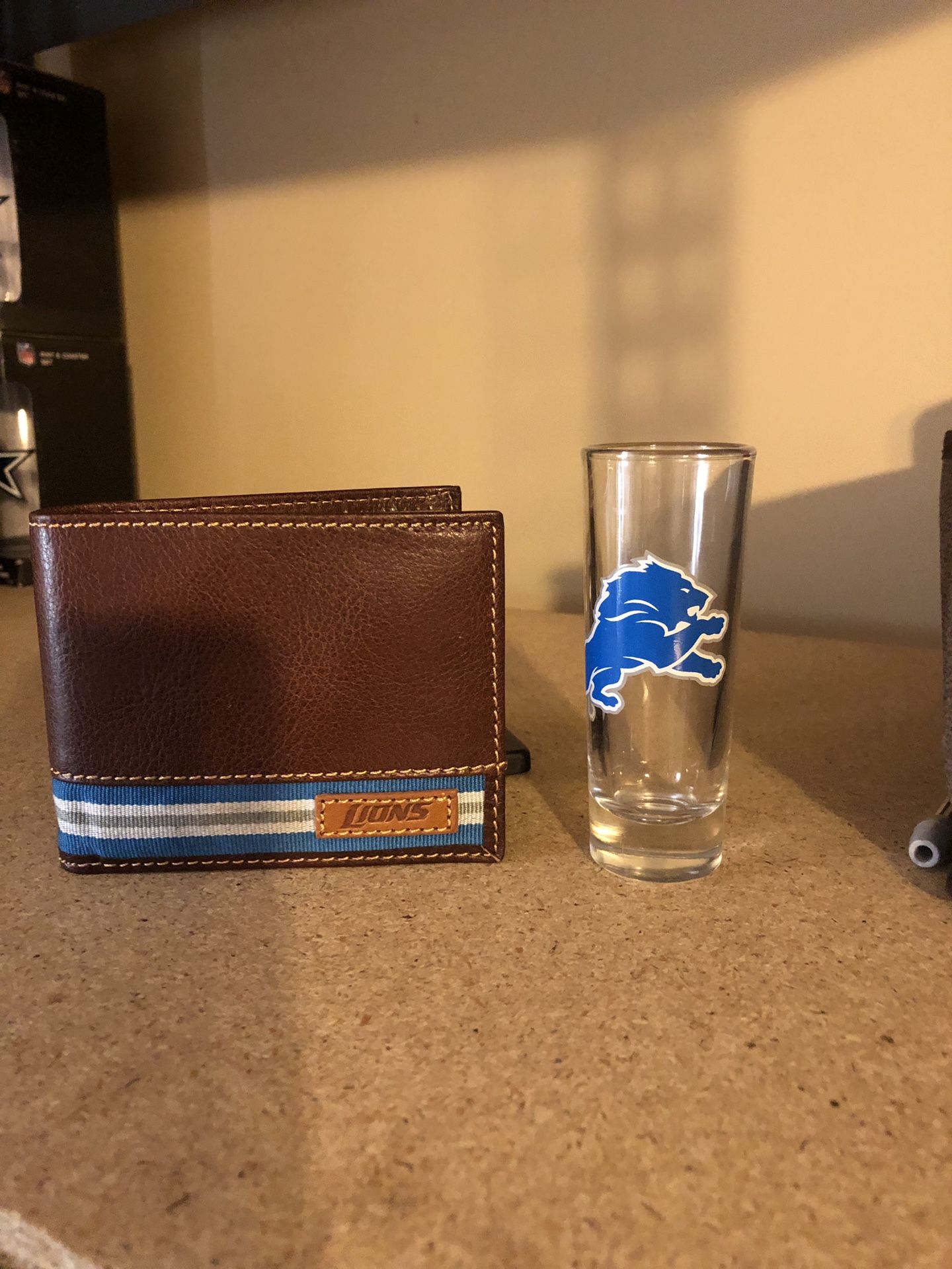 Detroit Lions leather wallet and shot glass