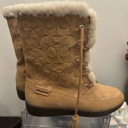 New!!!! Coach Boots Size 8.5