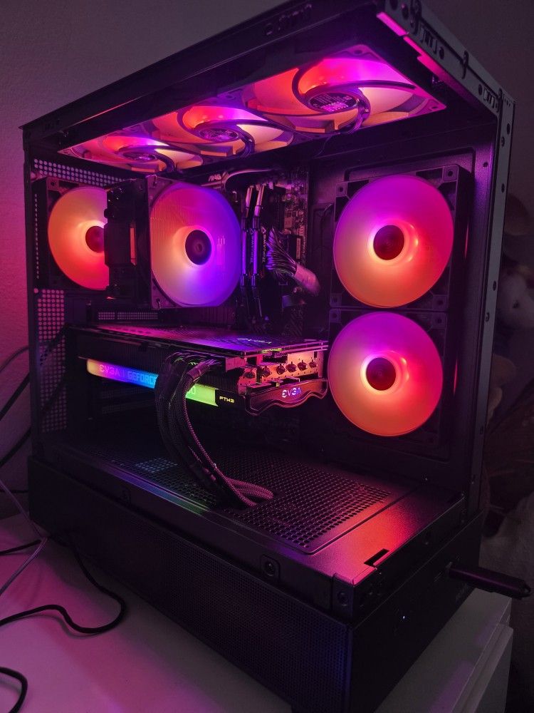 Gorgeous Gaming PC โ RTX 3080 FTW3 | Ryzen 5 5600X | 32GB RAM | 1TB NVMe SSD โ Custom Built