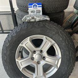 Set of 5 Tire and Wheels with TPMS