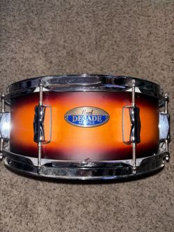 Pearl Decade Maple 14 Inch Snare Drum