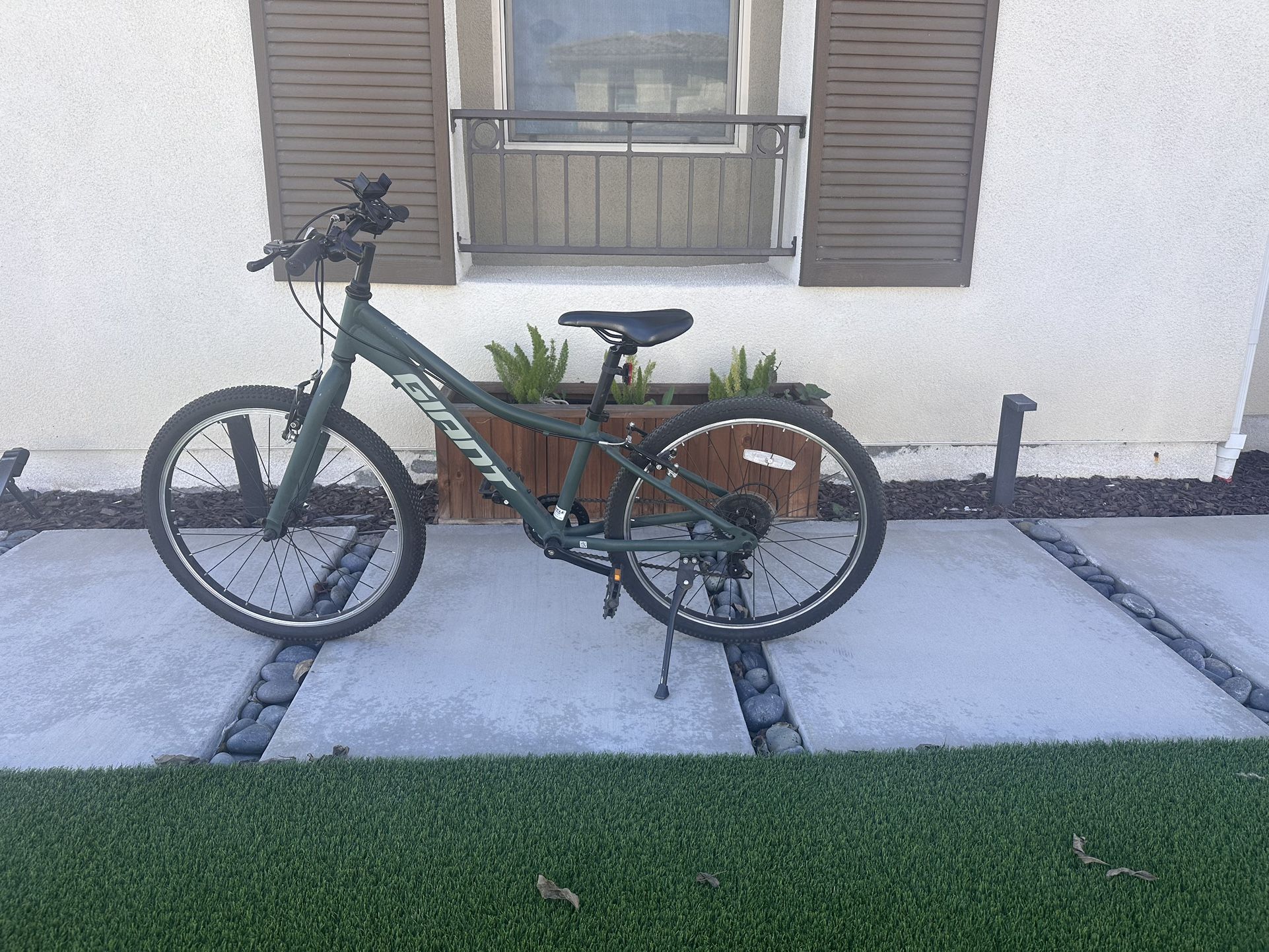 Giant XTC Jr 24 Lite Hybrid Bike