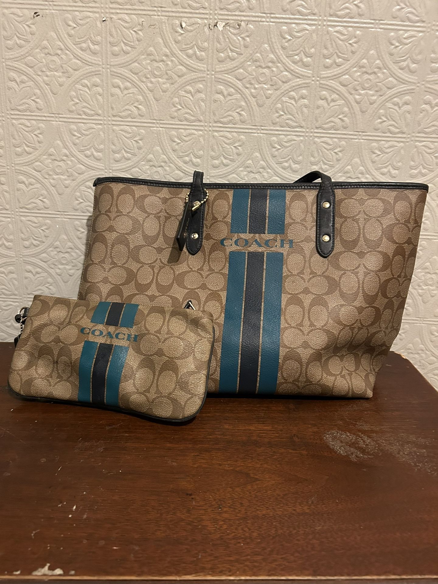 Coach F38405 VARSITY STRIPE CITY ZIP TOTE IN SIGNATURE  & Matching Wristlet