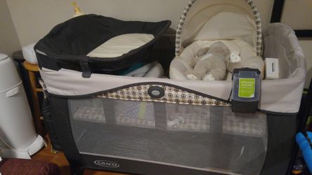Graco play pen 3 in 1
