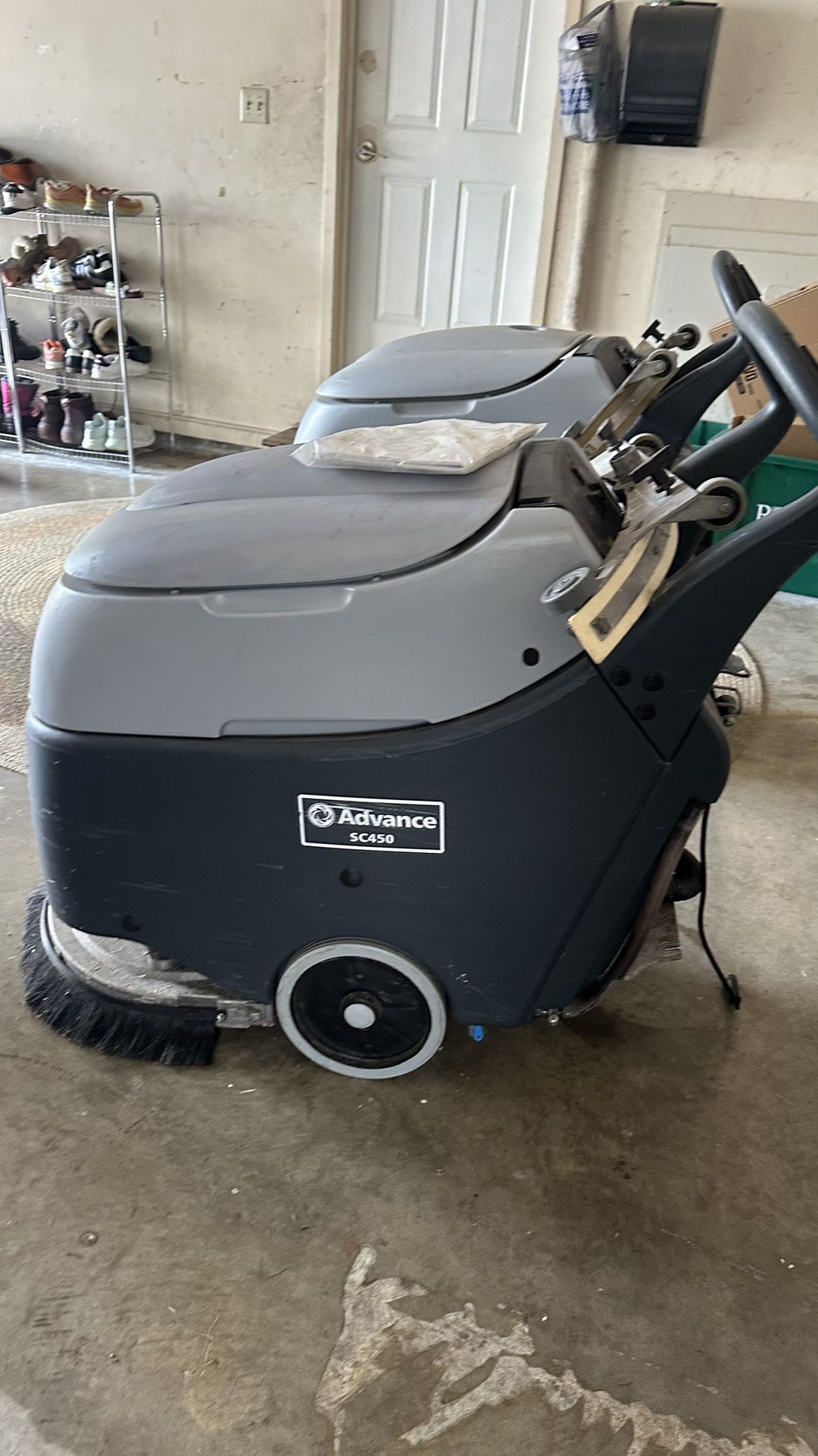 Advance auto Scrubber