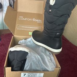 Boots NEWS size 7 (7.5)