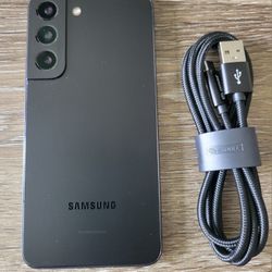 New Condition! 📱Unlocked ~Samsung Galaxy S22  ~Any Sim Card!