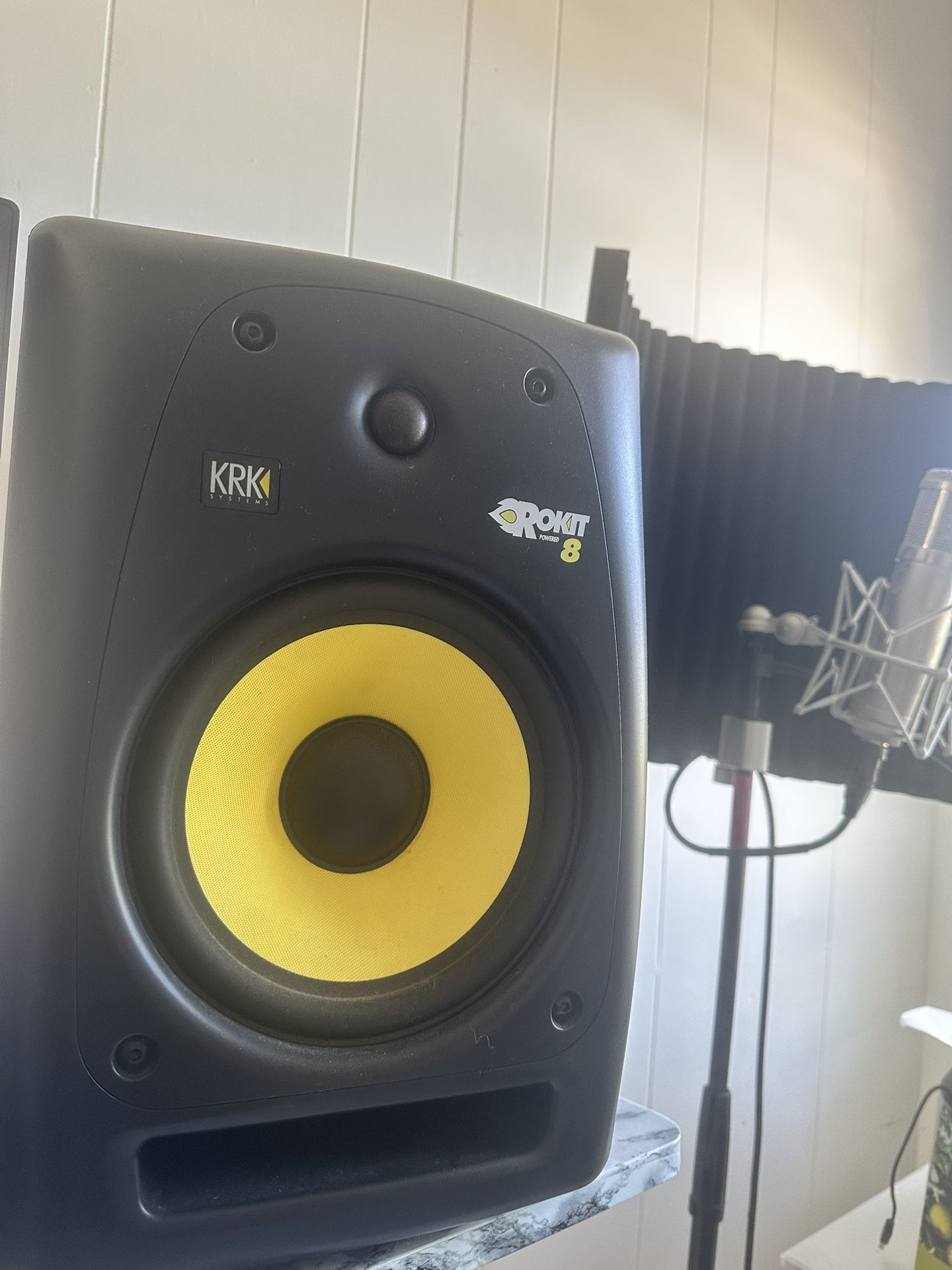 Krk Rokit 8 Monitors