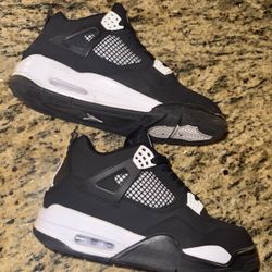 White Thunder Jordan 4’s
