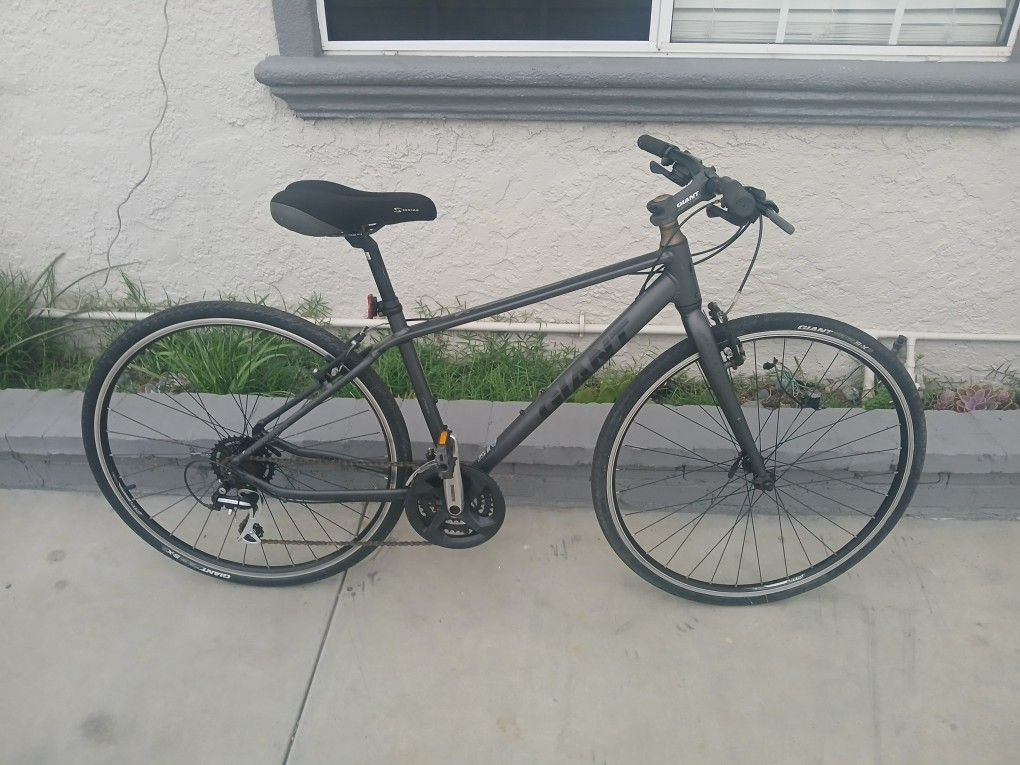 Men's 700c Giant Escape 3 Hybrid Bike 