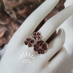 Sterling Silver 925 Ring Triple Flowes With Garnet Stones.q!